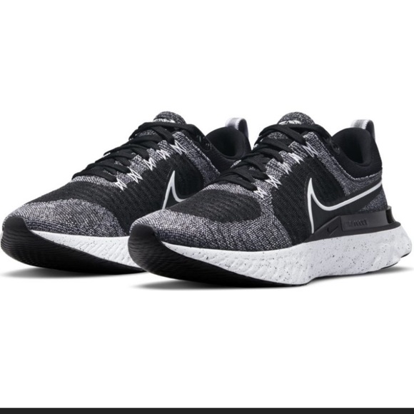 nike react Shoes - - Nike react infinity flyknit size women 11.5 black and white .Unisex men’s 9.5